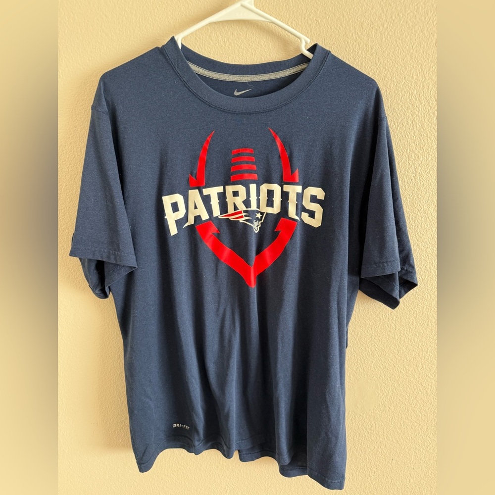 Nike Dri Fit New England Patriots Blue and Red‎ Screen Printed T-shirt size XL